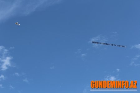 Los-Anceles səmasında "Qarabağ Azərbaycanındır! İşğala Son Qoy!" plakatı - 