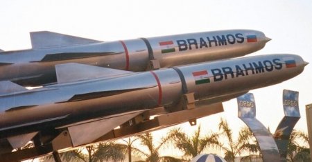 Hindistan “BrahMos” raketini sınaqdan keçirdi