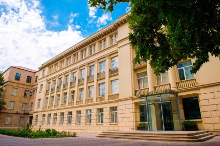 Azərbaycan universitetlərində dərs ili uzadıldı