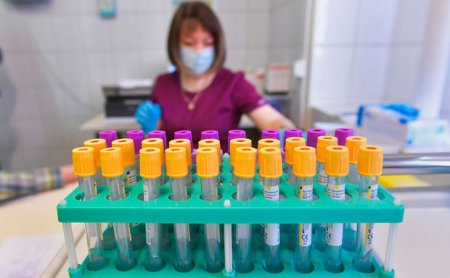 Rusiyada koronavirusdan peyvəndin könüllülər üzərində sınaqlarına başlanır