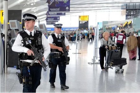 London aeroportunda qadın sərnişin xeyli miqdarda nağd pulla saxlanıldı