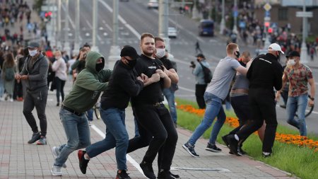 Belarusda etirazlar zamanı 300 nəfər saxlanılıb -