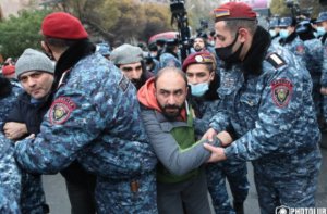 Yerevanda polislə Paşinyanın əleyhdarları arasında toqquşma - 