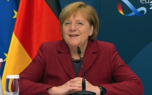 Merkel peyvəndi tapan türk cütlüklə onlayn görüşdü