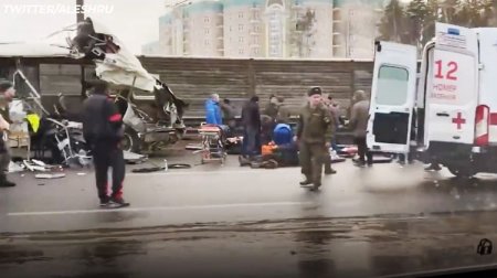 Rusiyada yük maşını hərbi avtobuslara çırpılıb, dörd hərbçi ölüb
