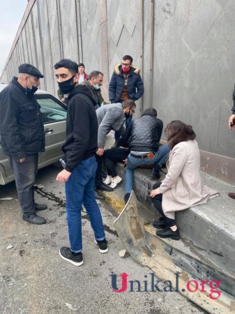 Bakıda "AA" seriyalı avtomobil qəza törətdi - Bakıda "AA" seriyalı avtomobil qəza törətdi -