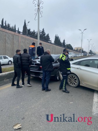 Bakıda "AA" seriyalı avtomobil qəza törətdi - Bakıda "AA" seriyalı avtomobil qəza törətdi -