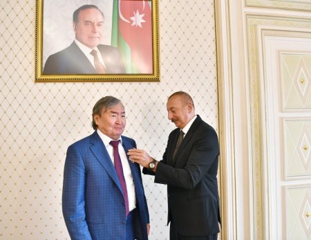 Prezident Oljas Süleymanova "Şərəf" ordeni verdi - 