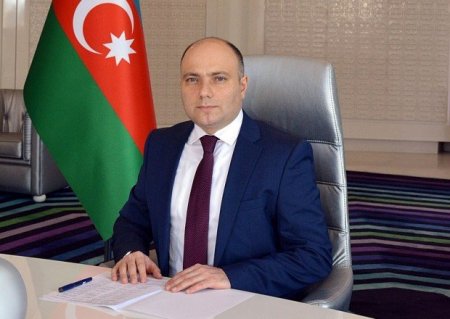 Nazir Kukla Teatrının direktorunu  