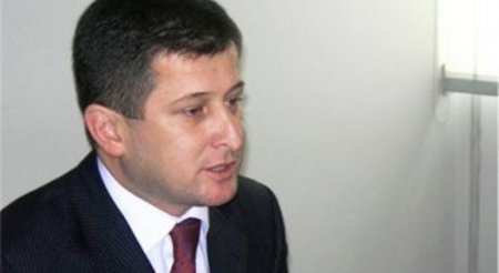 Kərəm Həsənovun bacısı falçılara 2 milyon manat verdiyini iddia edir