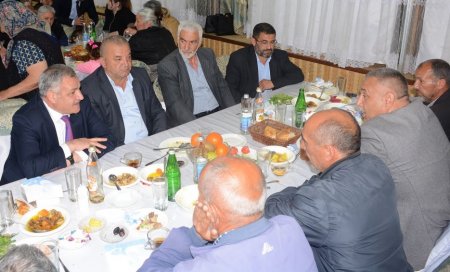 Tərtər Rayon İcra Hakimiyyəti bir qrup iş adamları ilə birlikdə şəhid ailələrinə iftar süfrəsi verdi