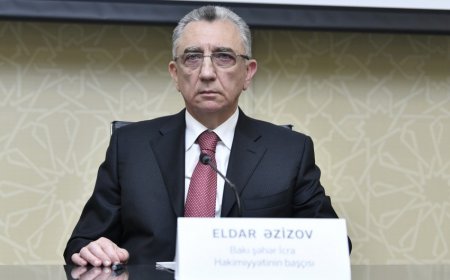 Eldar Əzizov Bakıda qəzalı binaların taleyi barədə açıqlama verib