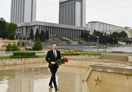 Prezident Həzi Aslanovun məzarını ziyarət etdi - 