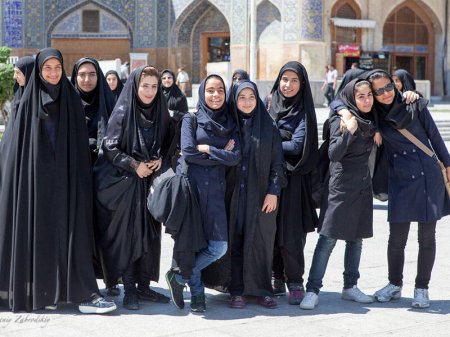 İranda epilyasiya və dırnaq qaynağı qadağan edildi
