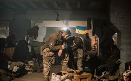 Mariupol müdafiəçisi hücuma məruz qalan “Azovstal” zavodundan fotolar yayıb