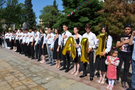İcra başçısı məzunları təbrik etdi İcra başçısı məzunları təbrik etdi