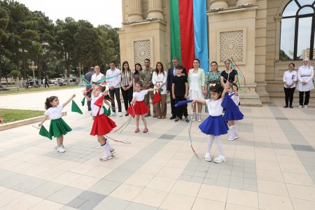 Abşeron rayonunda 15 iyun - Milli Qurtuluş Günü ilə əlaqədar ümummilli lider Heydər Əliyevin abidəsi ziyarət olunur