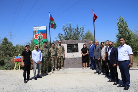 İcra başçısı, millət vəkili ilə şəhid ailəsini ziyarət etdi 