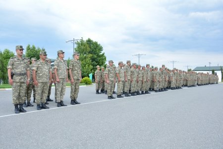 İcra başçısı hərbçilərlə görüşdü 