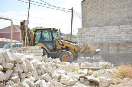 Buzovnada qanunsuz tikili sökülüb - 