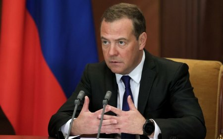 Dmitri Medvedev: "Ukrayna ərazisindəki xarici hərbi bazaları vuracağıq"