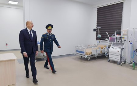 Prezident hərbi hospitalın açılışında - 