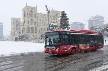 Qarlı havada 40-dan çox avtobus qəza nəticəsində zədə alıb – 