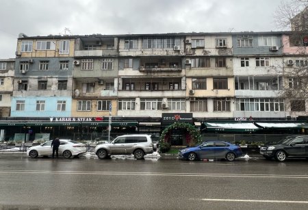 “Zeyd” restoranı Bakının mərkəzində səkini belə zəbt edib - 