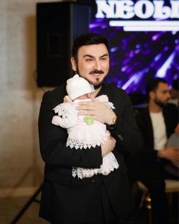 Tolik yeni doğulan qızından danışdı -