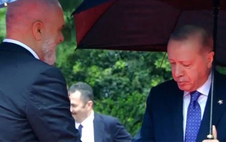 Ev sahibinin ayaqqabısı Ərdoğanın marağına səbəb oldu - 