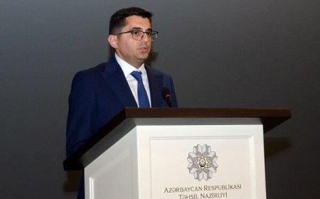 Parlaq rektorun füsunkar təklifinə qoşulaq: 