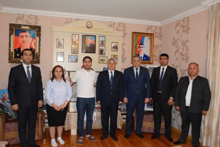 İcra başçısı şəhid Şəmilov Azərin ailəsini ziyarət edib