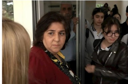 Şagirdi soyundurub videoya çəkiblər —