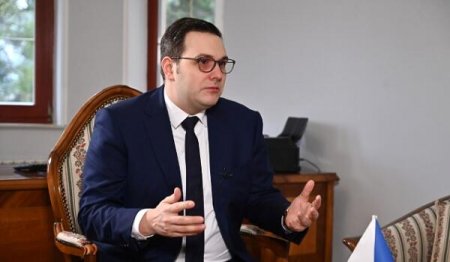 Çexiya rus diplomatların ölkəyə girişini qadağan etdi