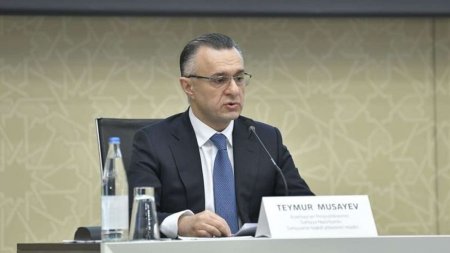 Nazir qalmaqallı prorektoru işdən çıxardı - 