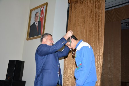 Tərtərli boksçusu Avropa birinciliyində bürünc medal qazanıb