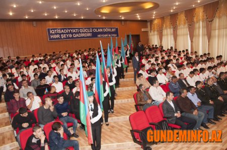 Nərimanov rayonunda hərbi xidmətə yolasalınan gənclərlə görüş keçirilib - 