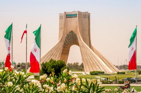 İranın daha bir universitetində dərslər dayandırıldı