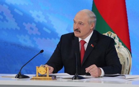 Lukaşenko ölkədən qaçmaq üçün sorğu verib -