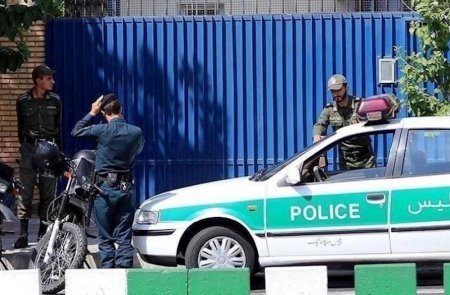 İranda polis məntəqələrinə silahlı hücum – 