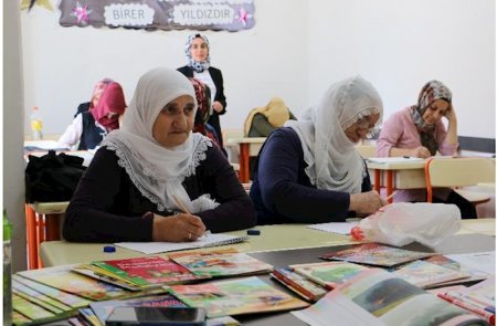 Türkiyədə qadınların 4%-i, kişilərin isə 0,8%-i oxuma-yazma bilmir – Rəsmi
