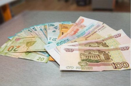 Rubl dollar və manat qarşısında sürətlə ucuzlaşır