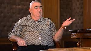 “Mən ona niyə pul verməliyəm?” “Mən ona niyə pul verməliyəm?”