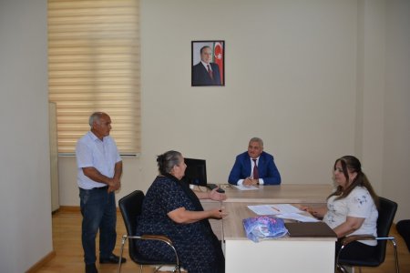 İcra başçısı vətəndaşların müraciətlərini dinlədi 