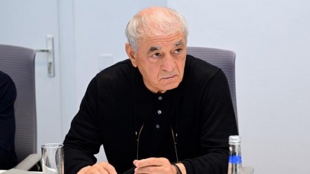  “Telefonum susmur, zəng-zəngə calanıb" - 